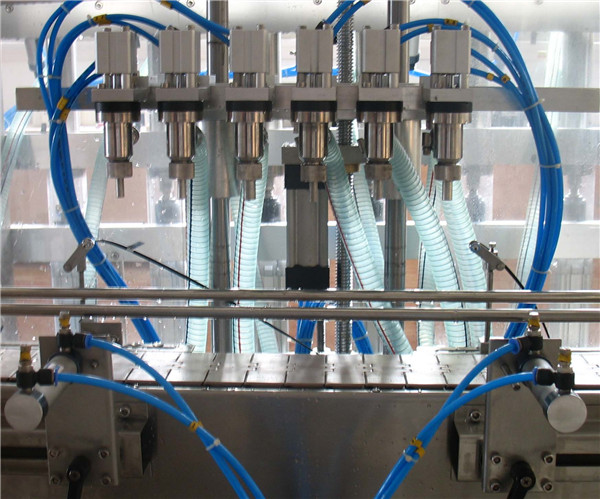 ម៉ាស៊ីនបំពេញរាវស្វ័យប្រវត្តិ ៦ ក្បាល។