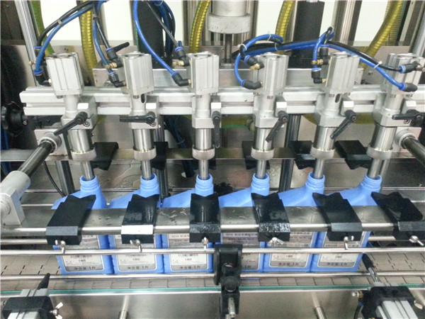 ម៉ាស៊ីនចាក់ប្រេងម៉ាស៊ីនស្វ័យប្រវត្តិ ៦ ក្បាល។