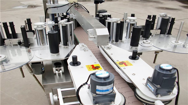 ម៉ាស៊ីនដាក់ដបផ្នែកខាងមុខនិងខាងក្រោយម៉ាស៊ីនស្វ័យប្រវត្តិ។